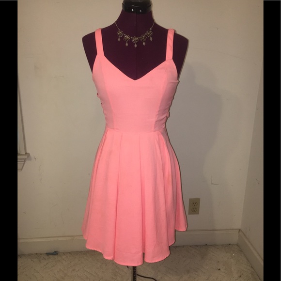 Francesca's Collections Dresses & Skirts - Host Pick 🎉Francesca’s Geometric cut out dress-